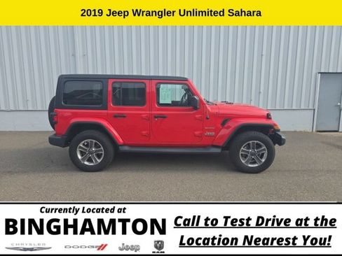 Used 2019 Jeep Wrangler Unlimited Sahara AWD/4WD image 3