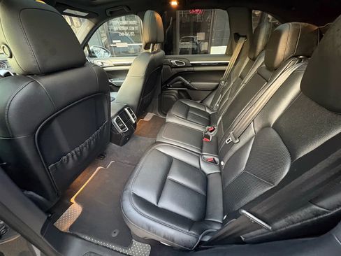 Used 2018 Porsche Cayenne image 14