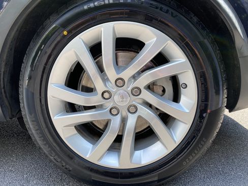 Used 2018 Land Rover Discovery HSE AWD/4WD image 39