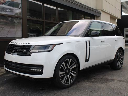 Used 2023 Land Rover Range Rover SE image 2