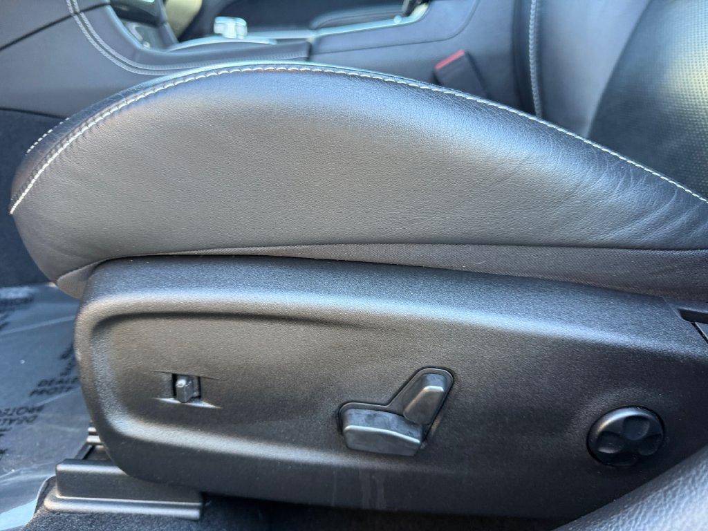 Used 2023 Chrysler 300 C RWD image 10