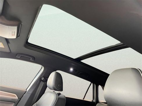 Used 2022 Volkswagen Atlas Cross Sport SEL image 18