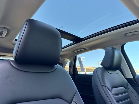 Used 2022 Ford Edge SEL w/ Convenience Package AWD/4WD image 16