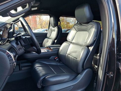 Used 2024 Lincoln Navigator L 4WD image 13