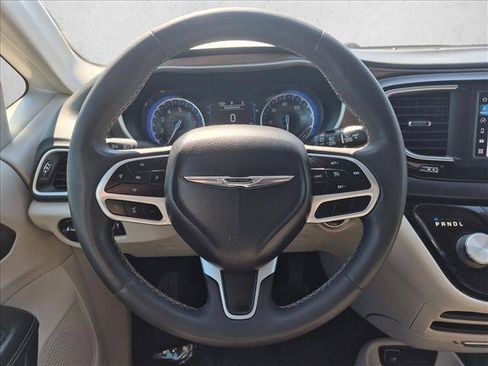 Used 2022 Chrysler Voyager LX FWD image 14