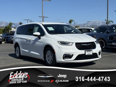 Used 2023 Chrysler Pacifica Touring-L