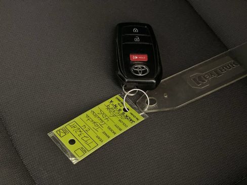 Used 2024 Toyota Tacoma SR5 AWD/4WD image 19