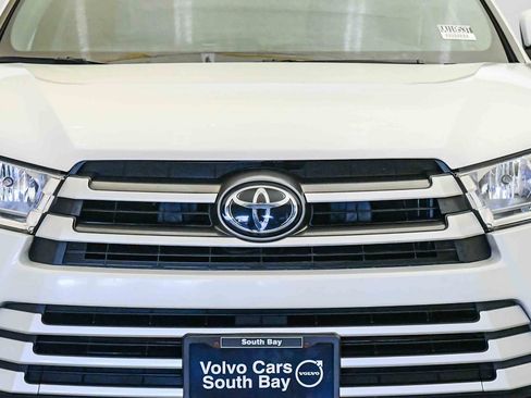 Used 2017 Toyota Highlander XLE w/ Preferred Accessory Package AWD/4WD image 8
