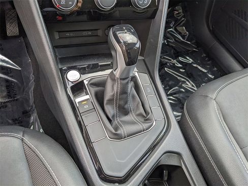 Certified 2023 Volkswagen Taos SE w/ Panoramic Sunroof Package image 23