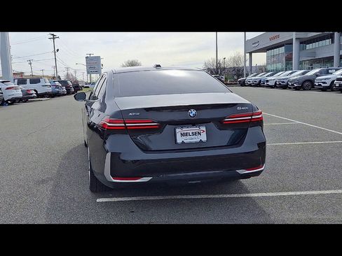 Used 2024 BMW 540i xDrive w/ Premium Package image 7