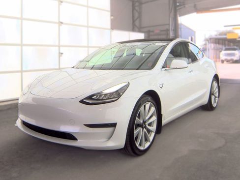 Used 2020 Tesla Model 3 Standard Range Plus RWD image 1
