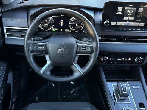 Used 2024 Mitsubishi Outlander SE image 14