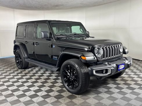 Certified 2025 Jeep Wrangler Unlimited Sahara AWD/4WD image 3