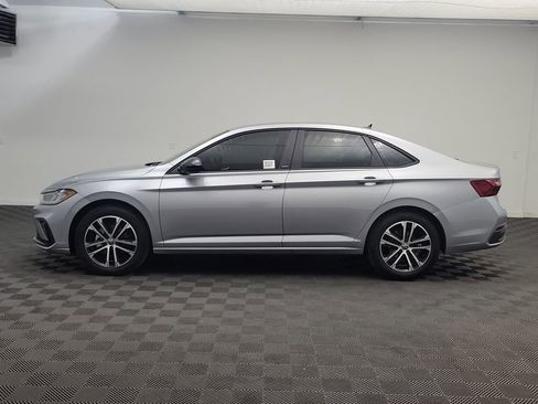 Used 2025 Volkswagen Jetta Sport image 2