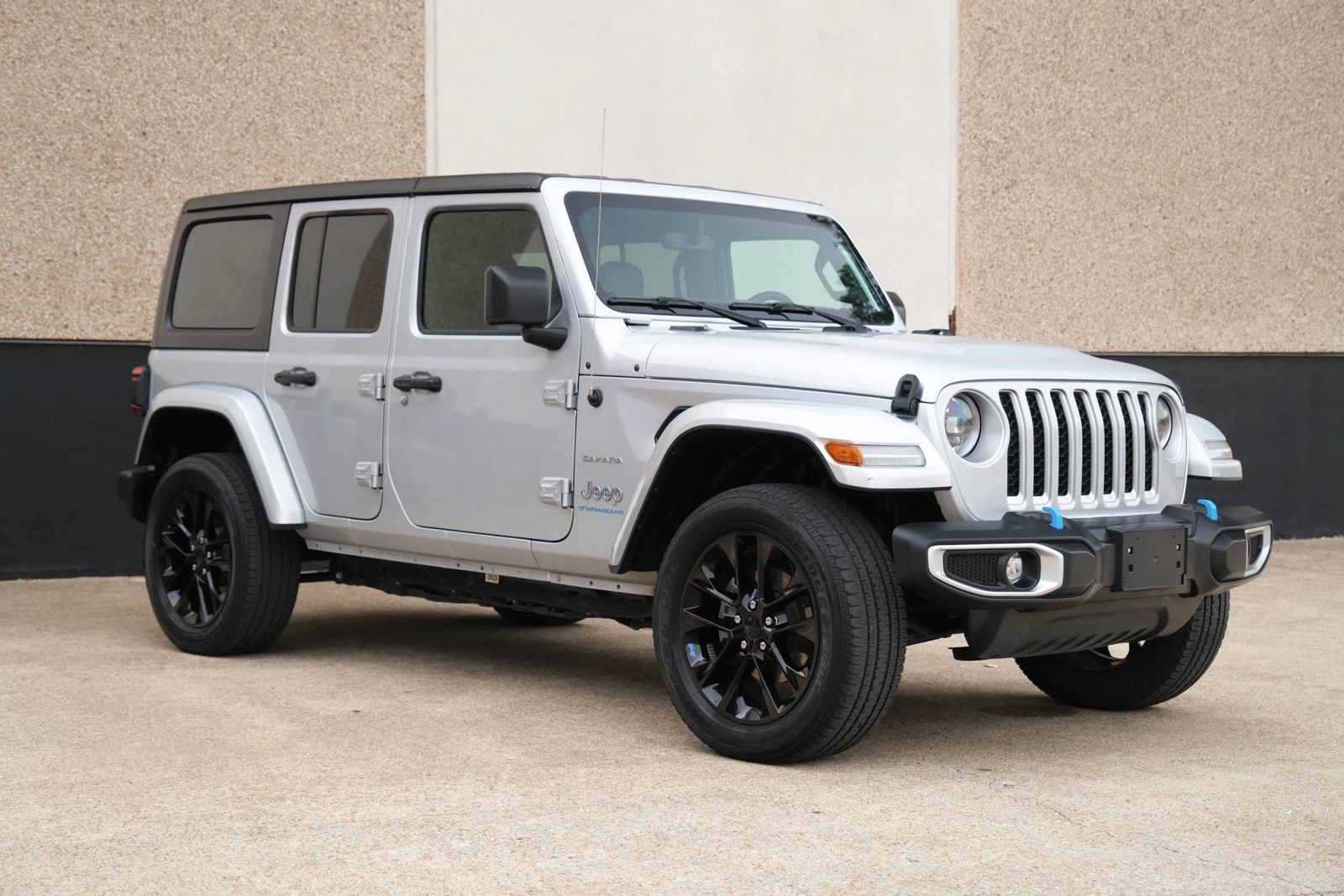 Used 2023 Jeep Wrangler Unlimited Sahara AWD/4WD image 4