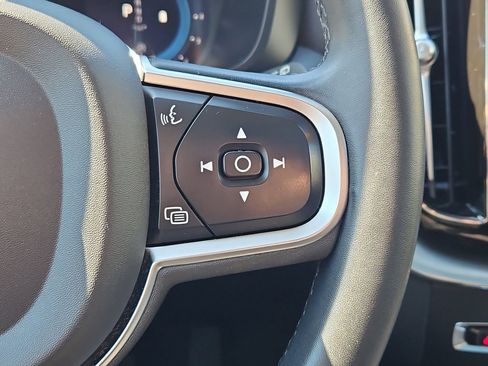 Used 2023 Volvo XC60 B5 Core image 26