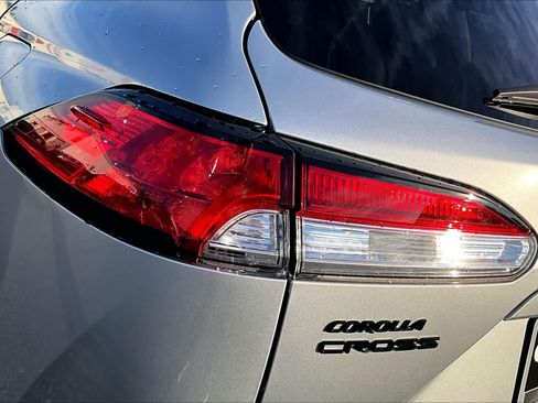 Used 2025 Toyota Corolla Cross AWD Hybrid w/ Moonroof Package image 30