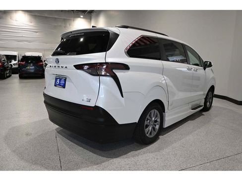 Used 2023 Toyota Sienna XLE w/ XLE Plus Package AWD/4WD image 6