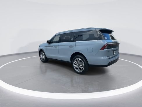 New 2025 Lincoln Navigator Reserve AWD/4WD image 6