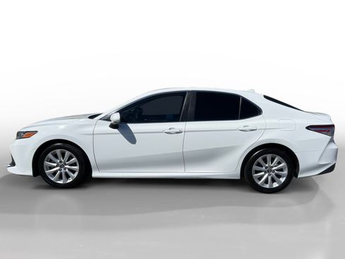 Used 2019 Toyota Camry LE w/ Carpet Mat Package FWD image 2