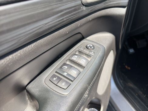 Used 2020 Jeep Grand Cherokee Laredo w/ Laredo X Package image 14