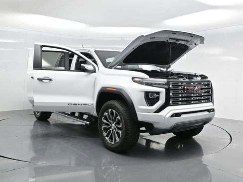 Used 2024 GMC Canyon Denali image 31