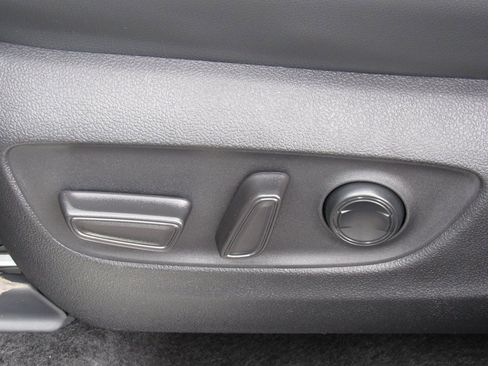 New 2025 Toyota Highlander Platinum image 13