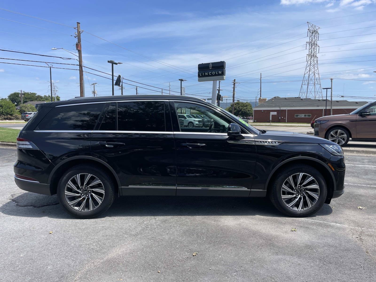 Certified 2026 Lincoln Aviator AWD image 2