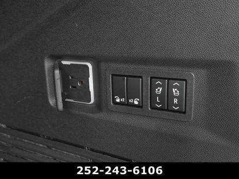 Used 2023 Chevrolet Tahoe Premier AWD/4WD image 37
