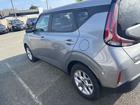 Used 2025 Kia Soul LX image 1