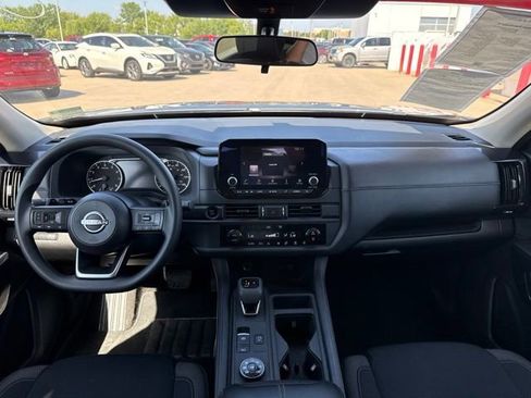 Used 2025 Nissan Pathfinder S AWD/4WD image 26