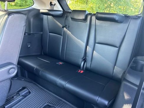 Used 2022 Toyota Highlander XLE AWD/4WD image 38