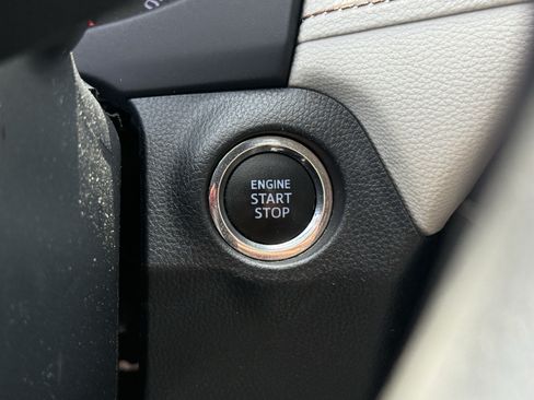 Used 2021 Toyota RAV4 XLE w/ Convenience Package FWD image 24