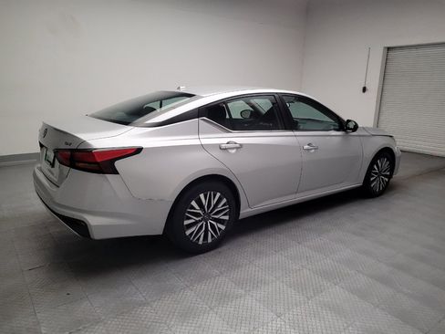 Used 2024 Nissan Altima 2.5 SV FWD image 10