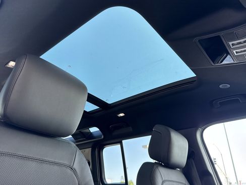 New 2025 Land Rover Defender 110 X-Dynamic SE image 16