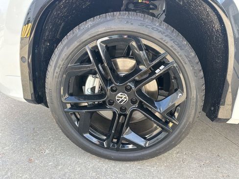 New 2026 Volkswagen Tiguan SE R-Line AWD/4WD image 26
