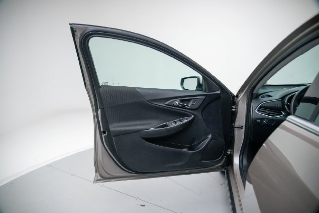Used 2025 Chevrolet Malibu LT FWD image 14