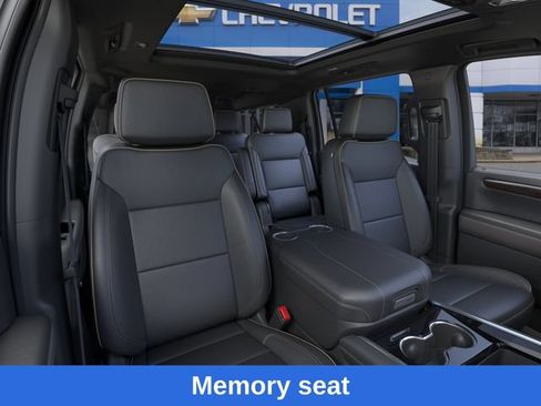 New 2026 Chevrolet Suburban Premier w/ Sun And Tow Package AWD/4WD image 17