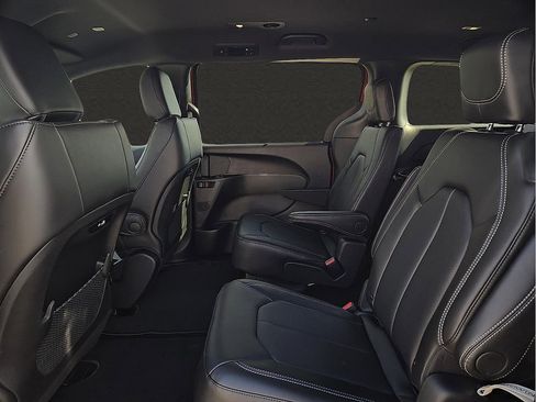 New 2026 Chrysler Pacifica Select image 10