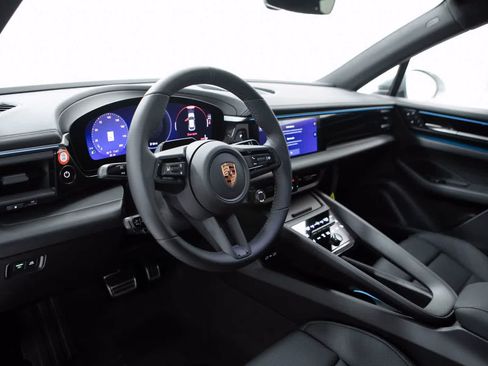 Used 2026 Porsche Macan 4S Electric AWD/4WD image 4
