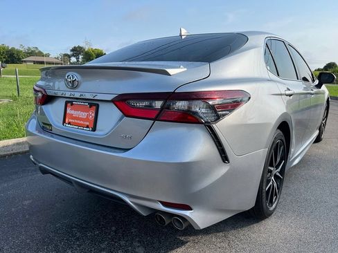 Used 2022 Toyota Camry SE FWD image 11