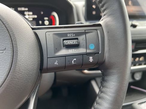 Used 2024 Nissan Rogue SL image 37