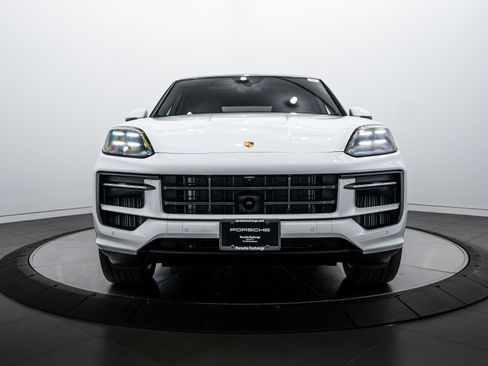 Certified 2025 Porsche Cayenne Coupe image 10