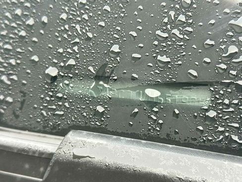 Used 2021 Subaru Crosstrek 2.0i Premium image 3