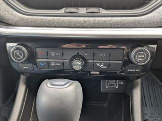 Used 2024 Jeep Compass Latitude video 3