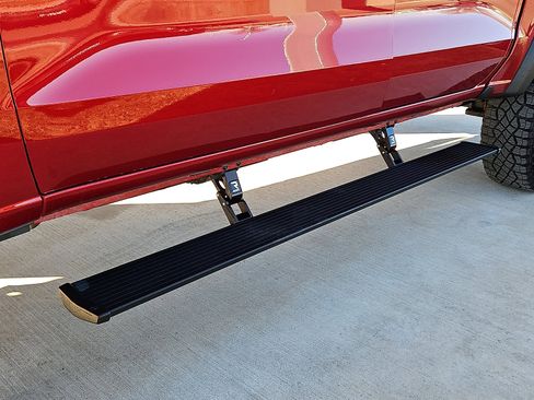 Used 2025 Chevrolet Colorado ZR2 w/ Technology Package image 7