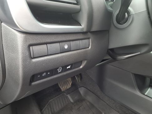 Used 2025 Nissan Rogue SV AWD/4WD image 23