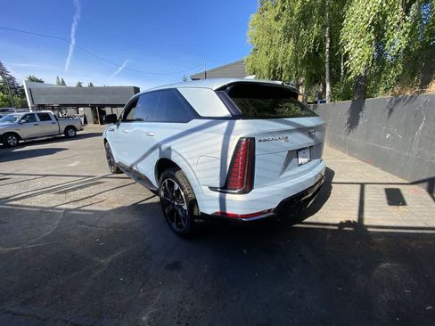 Certified 2025 Cadillac Escalade IQ Sport 1 AWD/4WD image 4