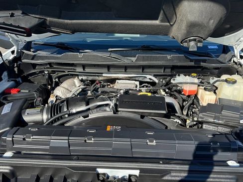 Used 2021 Chevrolet Silverado 3500 LT AWD/4WD image 9
