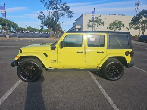 Used 2023 Jeep Wrangler Unlimited Sahara w/ Cold Weather Group AWD/4WD image 5
